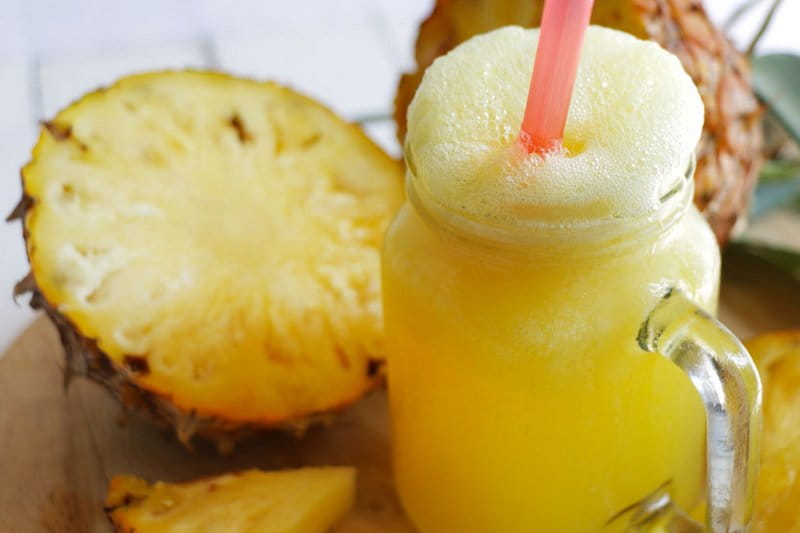 Sucos para emagrecer: abacaxi, gengibre e limão