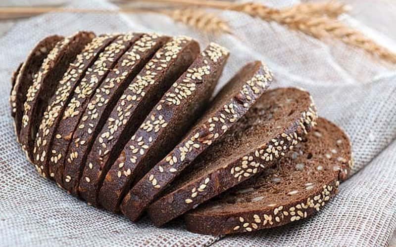 O pão de centeio é rico em fibras